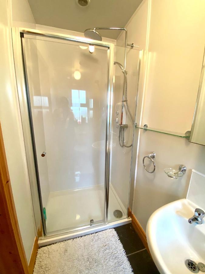 3 Bedroom House Located In Centre Of คาร์นโดนาคห์ ภายนอก รูปภาพ